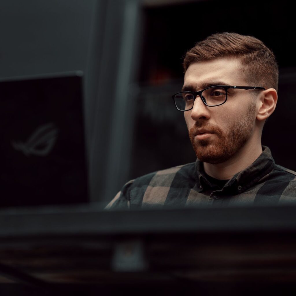 Comparativa entre másteres en ciberseguridad y desarrollo de software 1 pexels photo 16764124